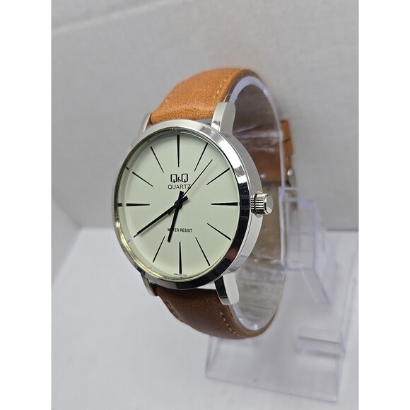 Q & Q Quartz Mens 42mm Watch Brown Strap New Battery 30m Water Resistant Classic - Picture 2 of 12